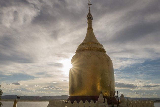 Myanmar Bagan Sonnenuntergang Bupaya Tempel
