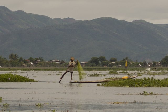 Myanmar Inle See Ein-Bein-Ruderer (2)