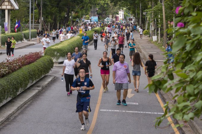 Bangkok Sehenswürdigkeiten Läufer im Lumphini Park