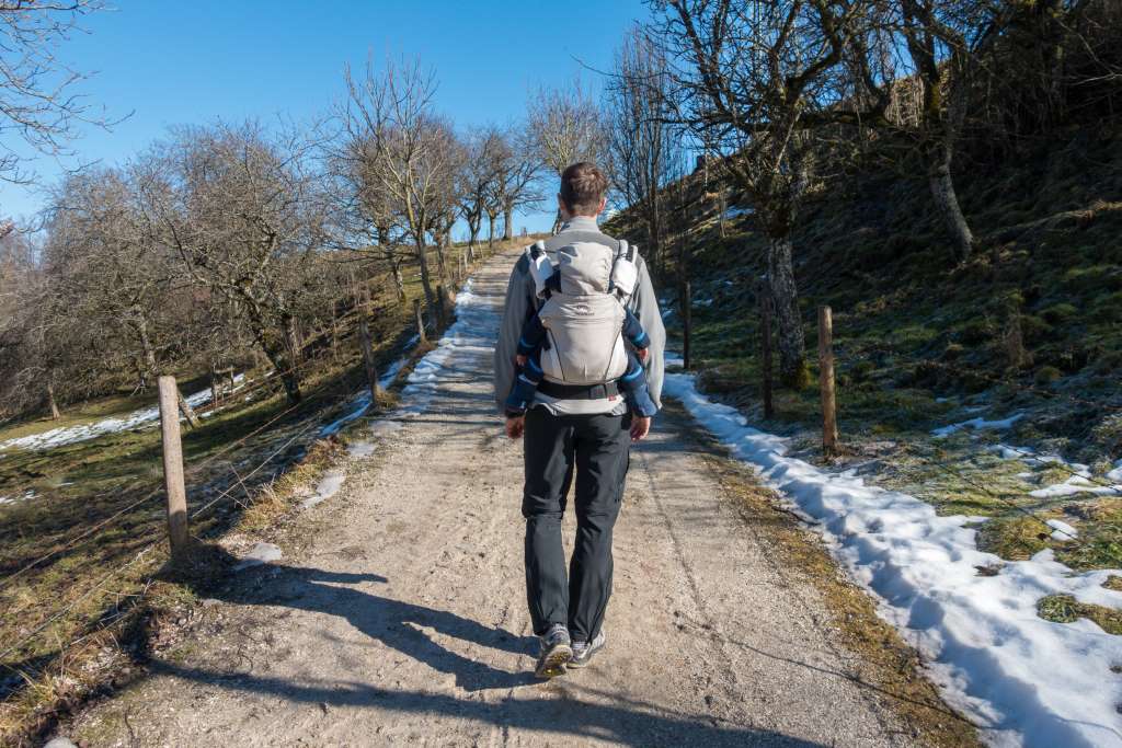 Wandern mit Baby im fast noch Winter