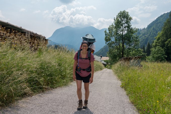 Wandern mit Baby in der Kraxe: Ganz schön anstrengend.