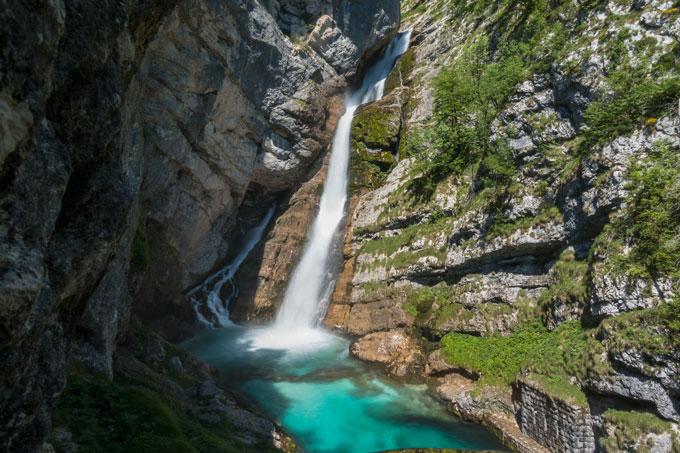 Wasserfall am Tag ohne Graufilter aufgenommen Stacking