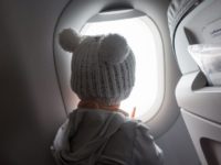 Fliegen mit Baby & Kleinkind: Handgepäck im Flugzeug