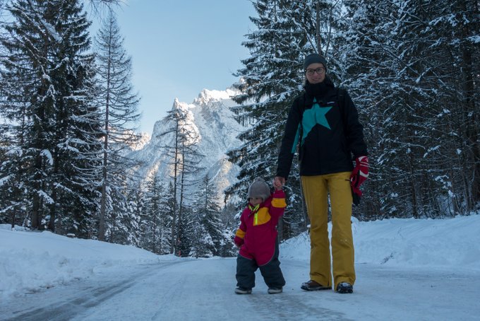 Wandern mit Kraxe im Winter