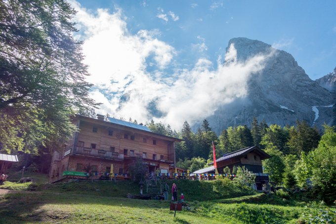 Wandern mit Kleinkind Pause Hütte