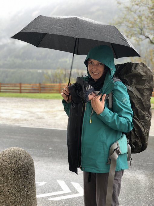 Alpenüberquerung mit Baby im Regen