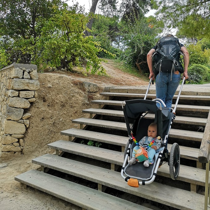 Treppen steigen mit Outdoor Kinderwagen