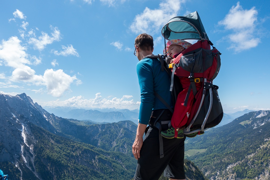 Wandern mit Kraxe Kaisertal