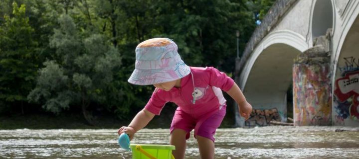 Nachhaltige UV–Schutzkleidung für Kinder. Das musst Du vor einem Kauf wissen!