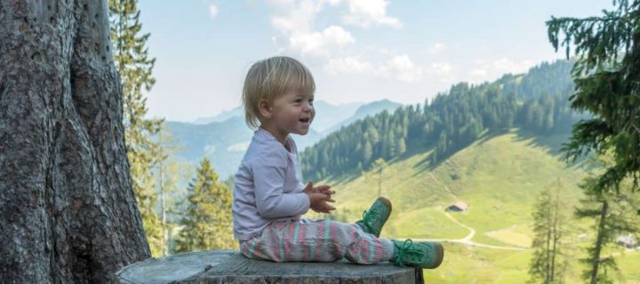 Wandern mit Baby: Was anziehen? Die richtige Babykleidung beim Wandern