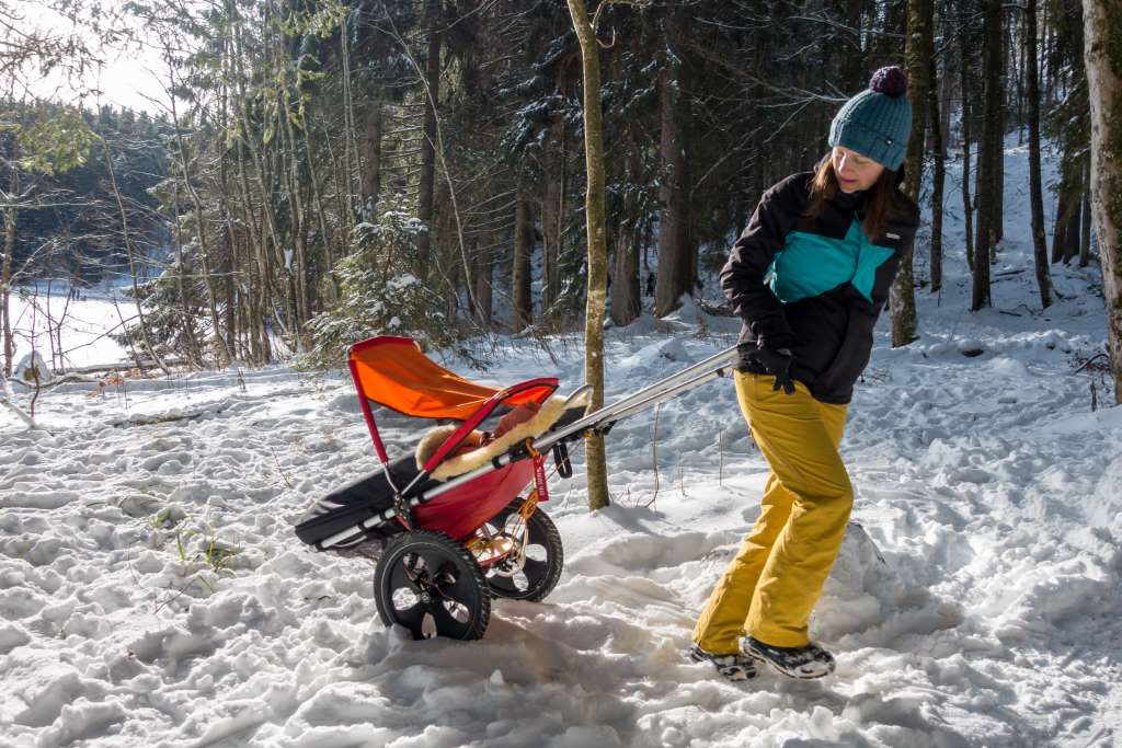 Wandern im Schnee mit dem Hike Kid