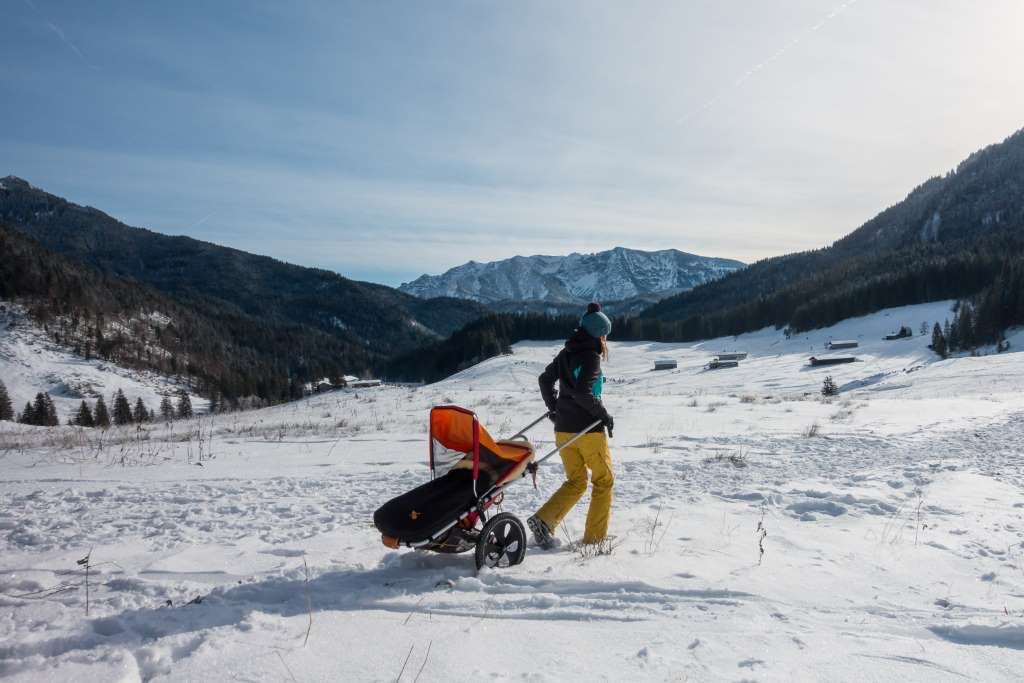 Wandern mit Kindern Winter Kinderwagen