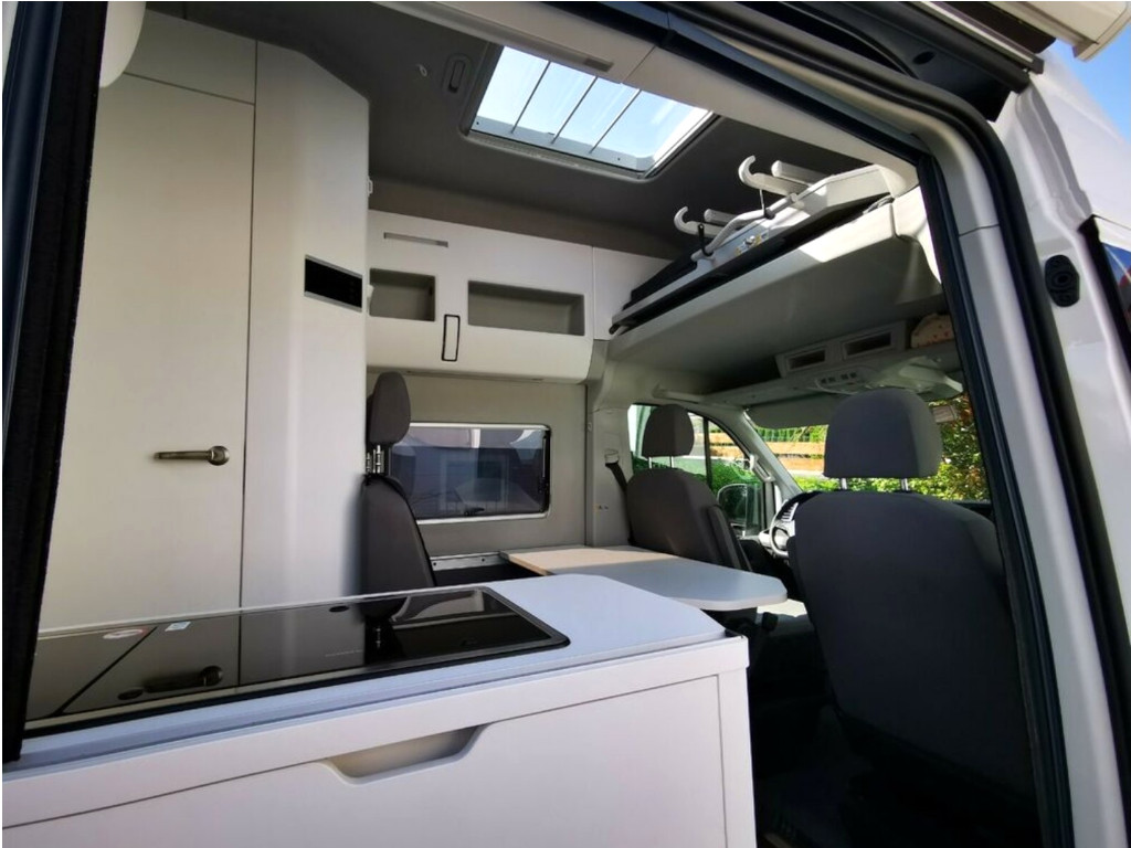Camper Modelle Elternzeit:Ausziehbett über den Dinette im VW GRad California