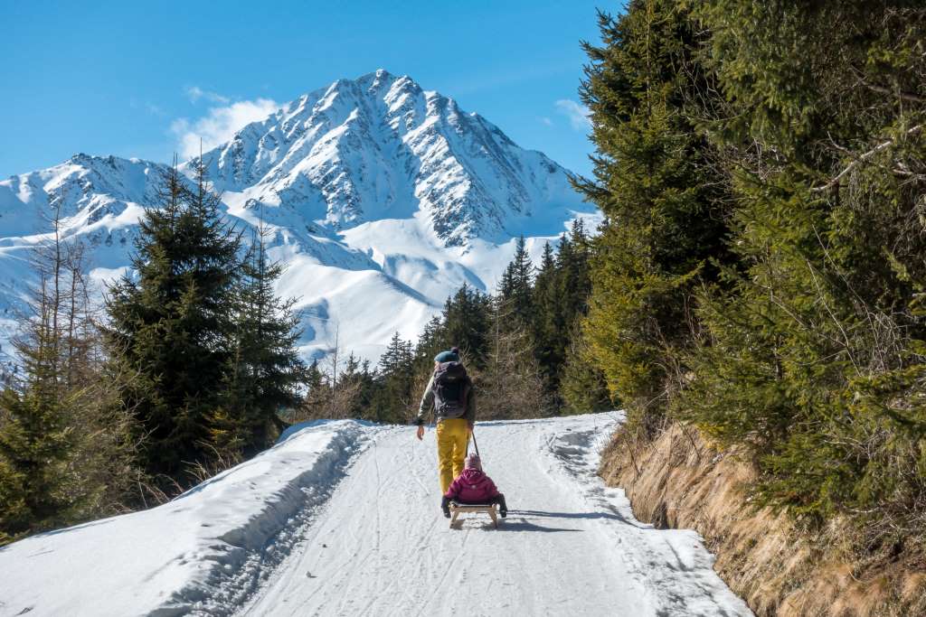 Innsbruck mit Kindern Wanderung Rosskogelhütte Winter