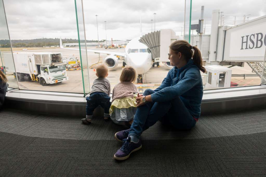 Reisen mit Baby und Kleinkind Am Flughafen