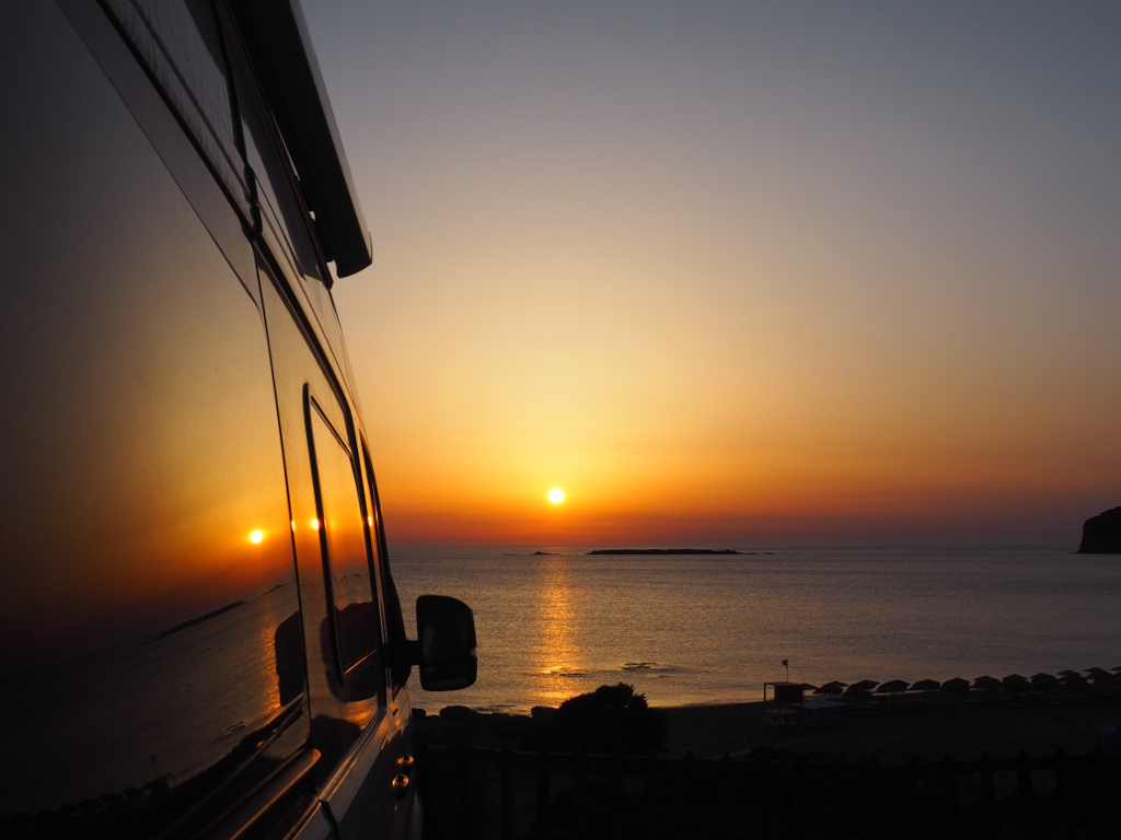 Sonnenuntergang beim Freistehen in Griechenland