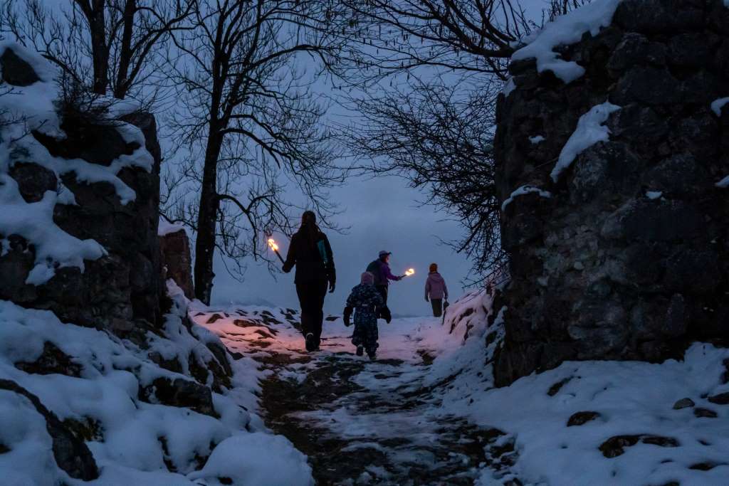 Fackelwanderung mit Kindern