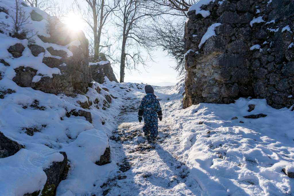 Oberaudorf Ruine Auerburg mit Kindern