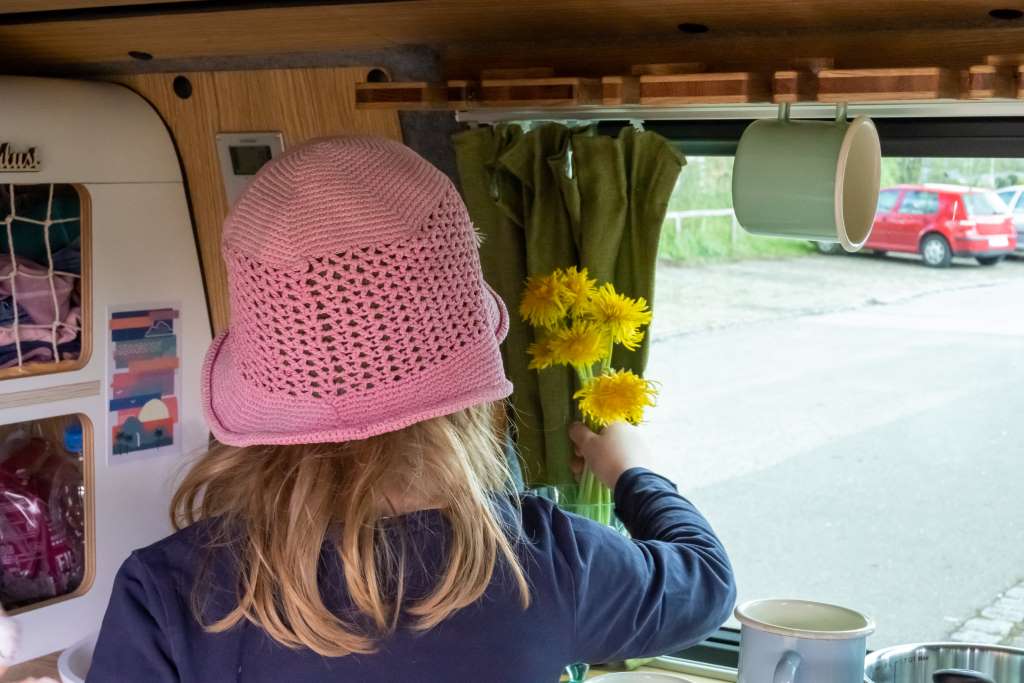 Lange Autofahrt mit Kindern: 10 Tipps, Beschäftigungsideen, Spiele