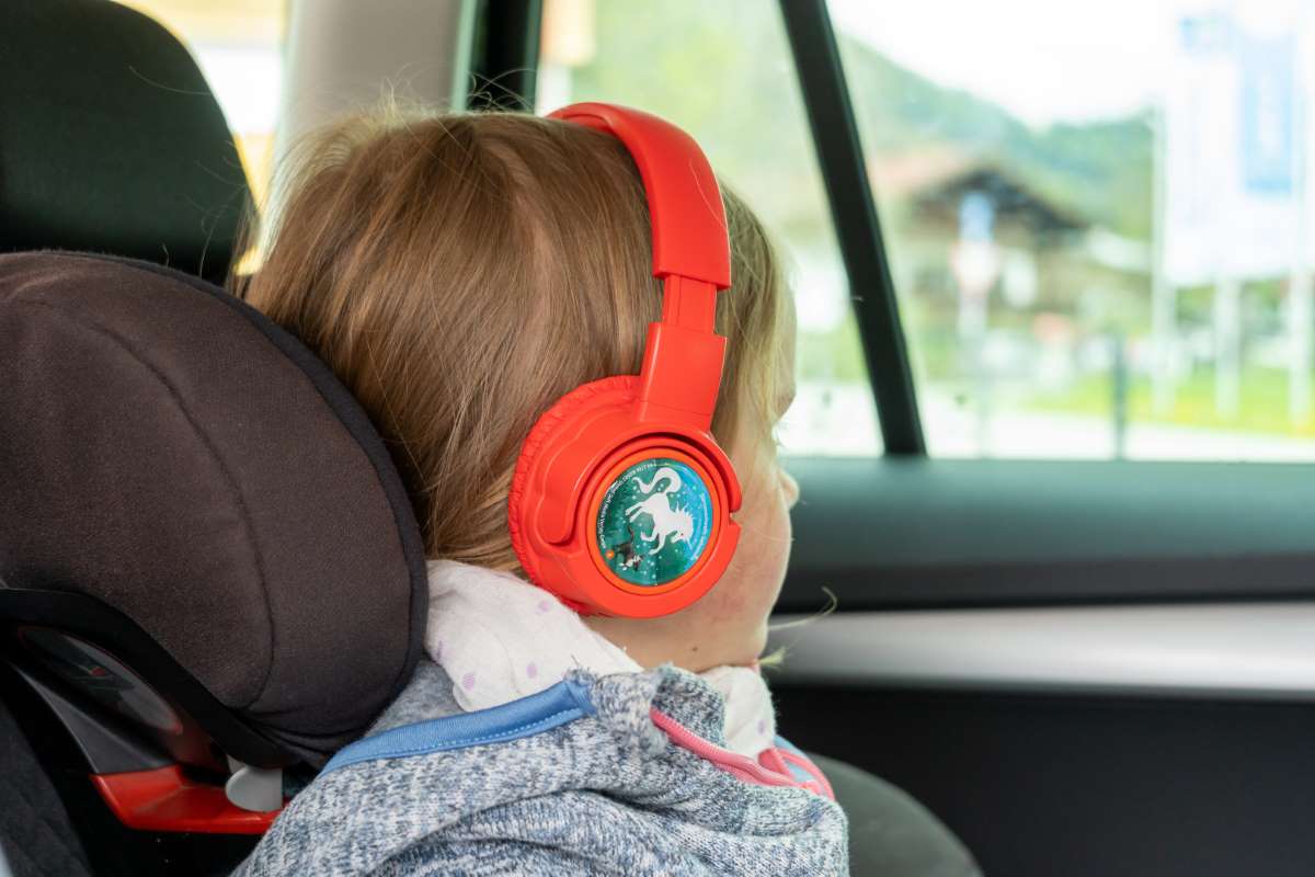 Lange Autofahrt mit Kindern: 10 Tipps, Beschäftigungsideen, Spiele