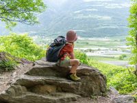 Wanderurlaub mit Kindern in Südtirol. Mit Eurohike Wanderreisen zu Fuß vom Reschensee nach Meran