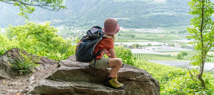 Wanderurlaub mit Kindern in Südtirol. Mit Eurohike Wanderreisen zu Fuß vom Reschensee nach Meran