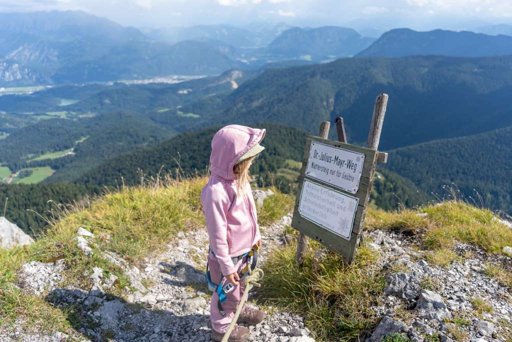 Aussicht Brünnstein Dr.-Julius-Mayr-Weg auf den Brünnstein