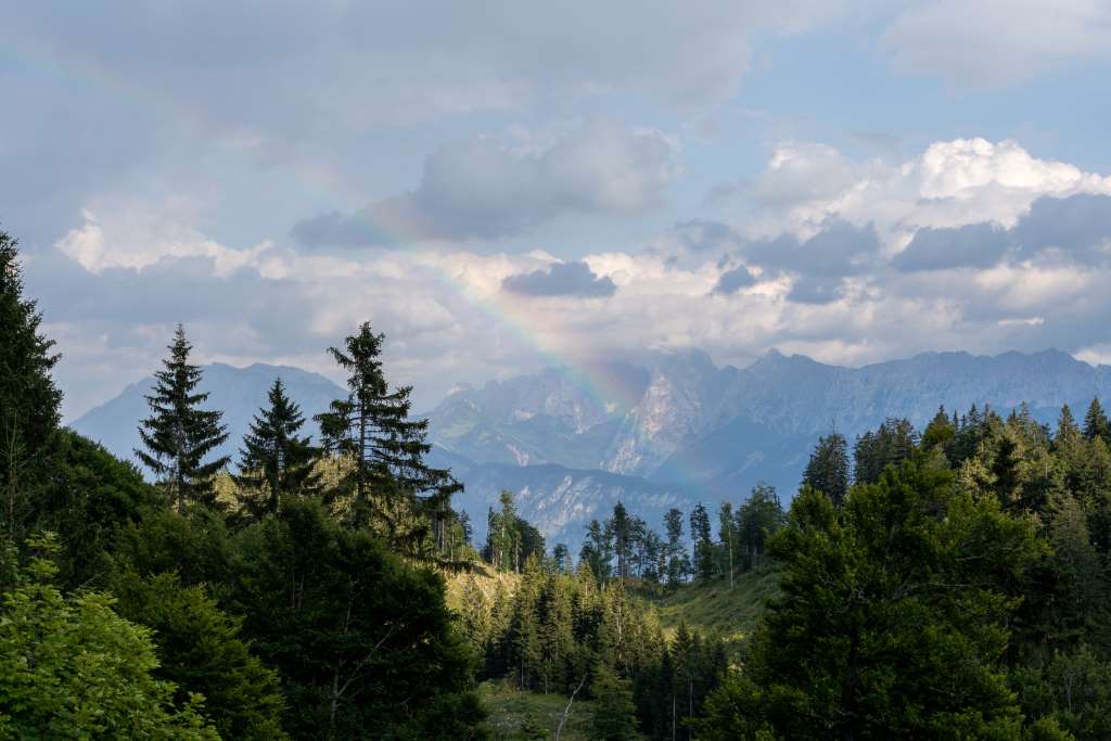 Aussicht mit Regenbogen vom Brünnsteinhaus