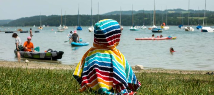 Mikroabenteuer für Familien auf dem Wasser: Mit dem Faltkajak auf den Simssee