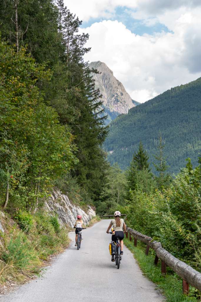 Fahrradfahren auf dem Lechradweg