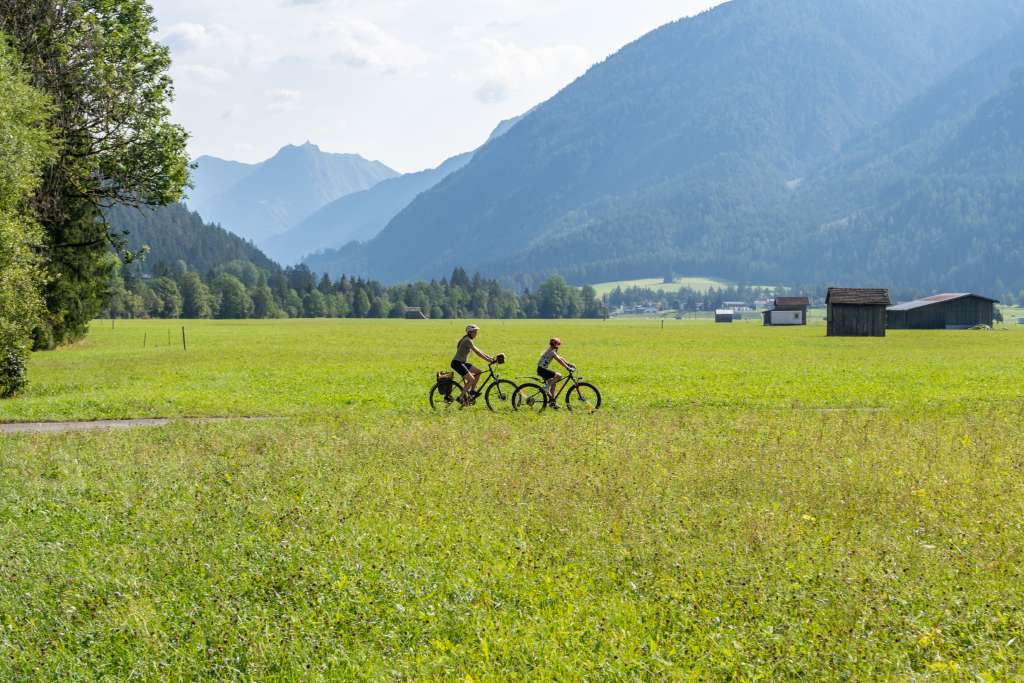 Lechradweg als Familie Steeg nach Stanzach